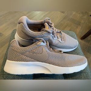 Women’s Nike Tanjun sneakers - Brand New - beige - Women’s Size 10